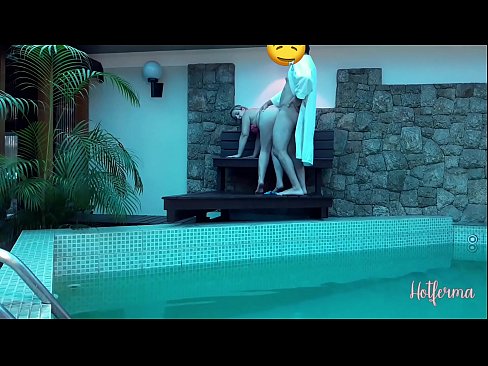 ❤️ 老板邀请女佣去泳池,却忍不住要来个热辣的 ❌ Porno vk
